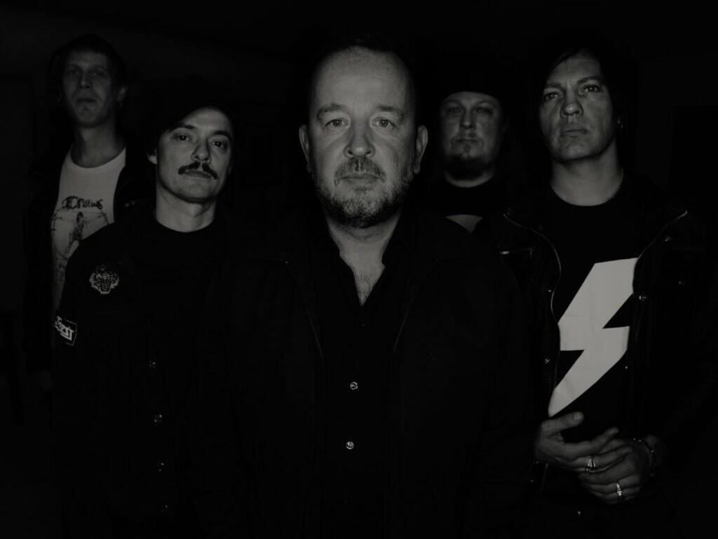 GLUECIFER | www.metaltix.com