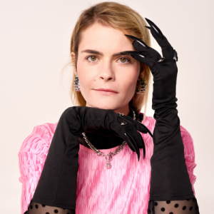 Künstlerbild von Hazel Brugger - immer noch wach