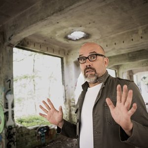 Künstlerbild von Lutz von Rosenberg Lipinsky - KEINE BEWEGUNG! - Ein satirisches Workout